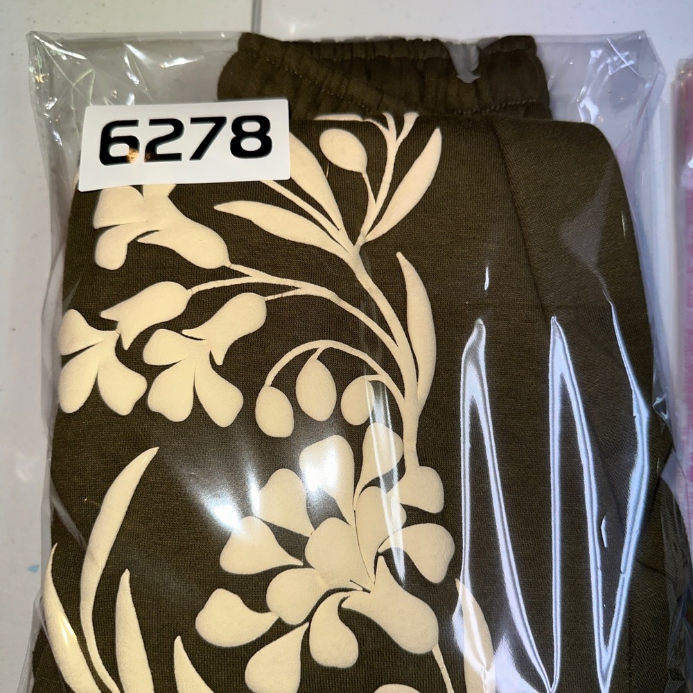 Sterlina Apparel Olive Green Floral Puff Print Fleece Joggers Sweatpants Medium - Picture 6 of 6